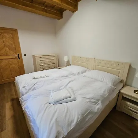 Jezerne 4 *